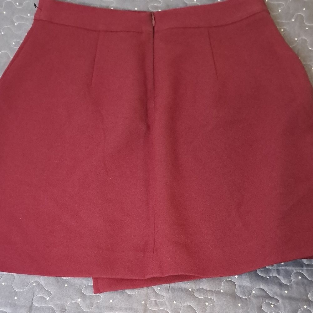 Banana Republic Women's Burgundy Skirt size 2 - Picture 4 of 6